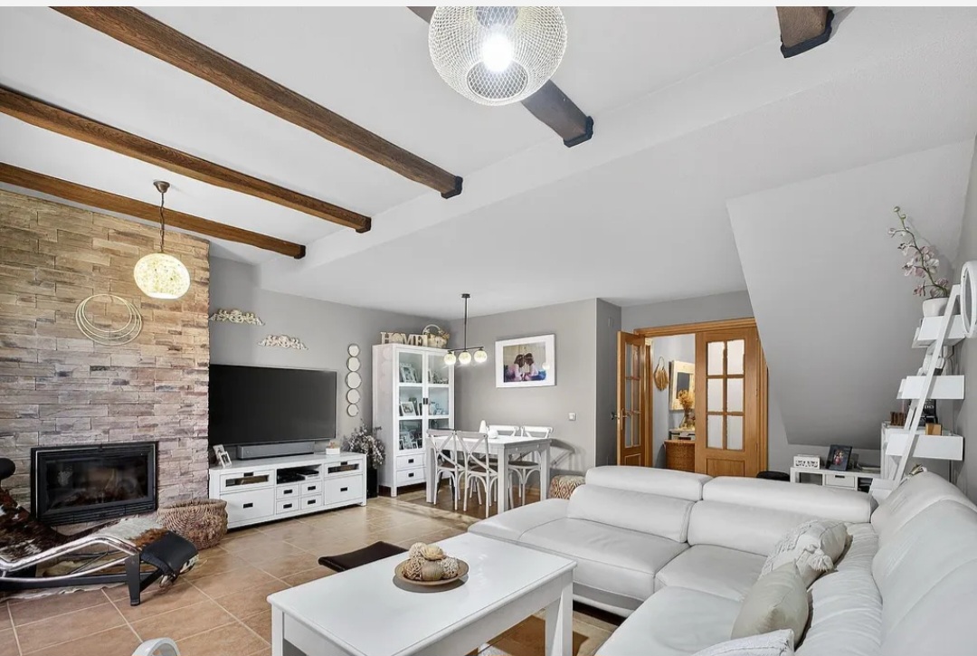 Impresionante chalet adosado en urbanización exclusiva con piscina en Capellanía, Alhaurín de la Torre