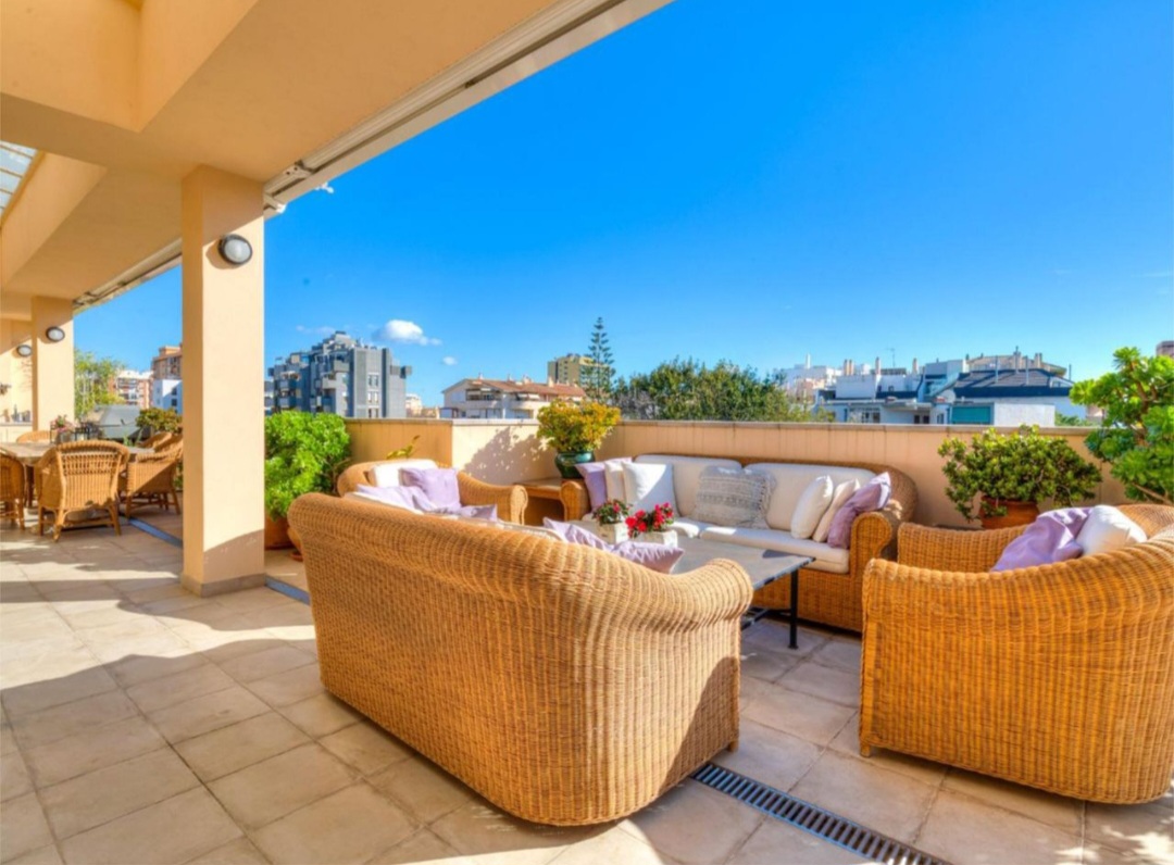 Ático exclusivo de 4 dormitorios con gran terraza en el corazón de Fuengirola