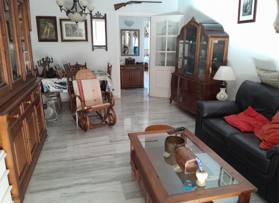Vivienda en urbanización privada con piscina, garaje y excelentes vistas al mar y montaña