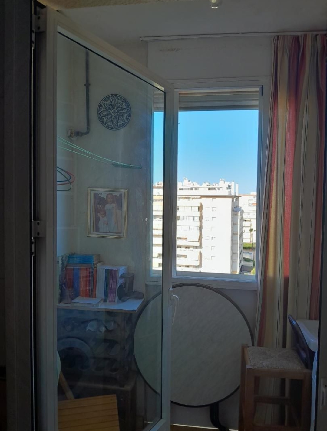 Vivienda en urbanización privada con piscina, garaje y excelentes vistas al mar y montaña
