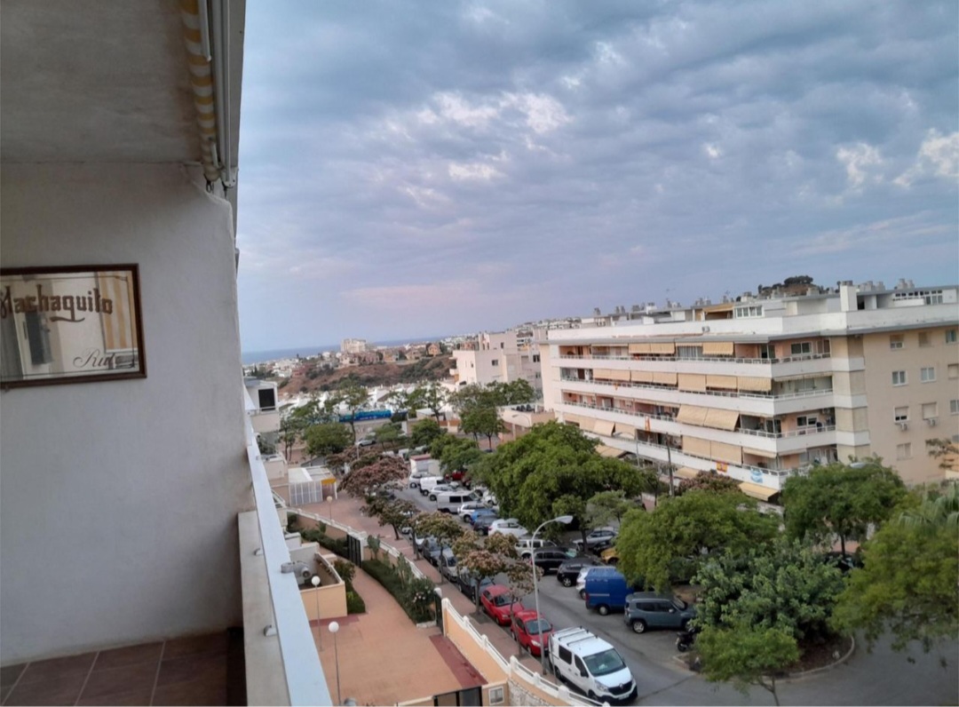 Vivienda en urbanización privada con piscina, garaje y excelentes vistas al mar y montaña