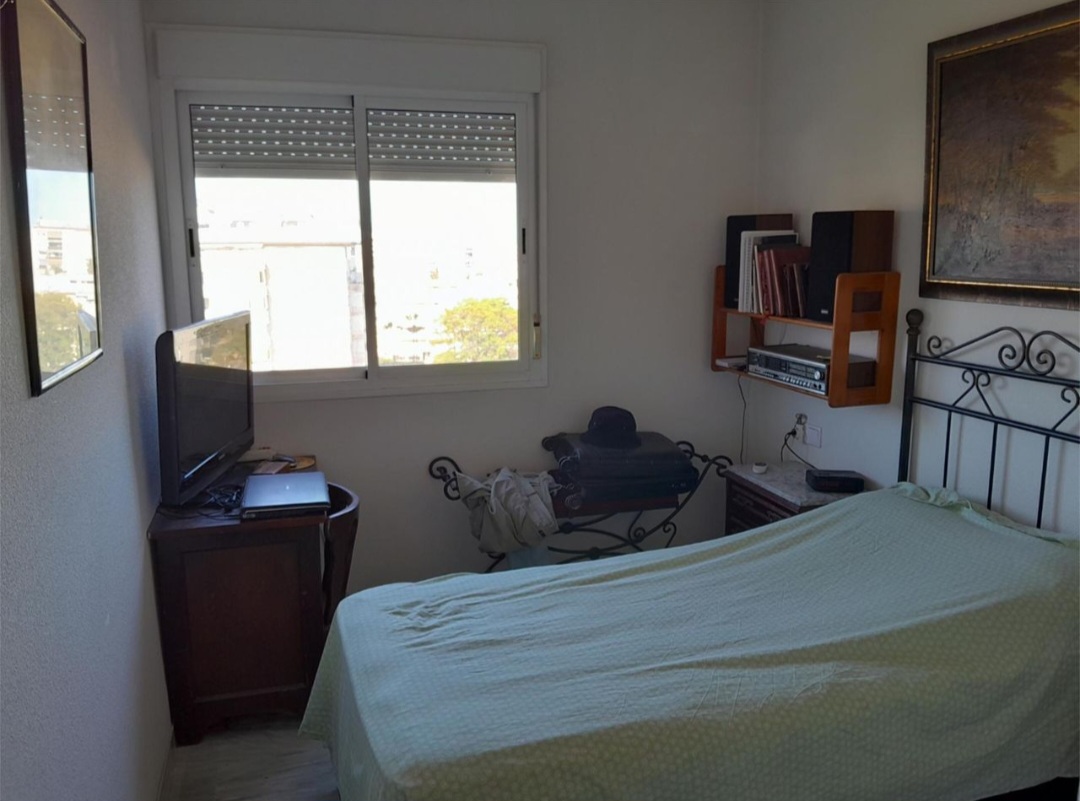 Vivienda en urbanización privada con piscina, garaje y excelentes vistas al mar y montaña