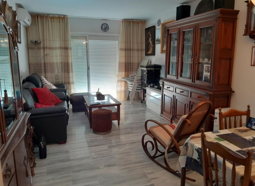Vivienda en urbanización privada con piscina, garaje y excelentes vistas al mar y montaña