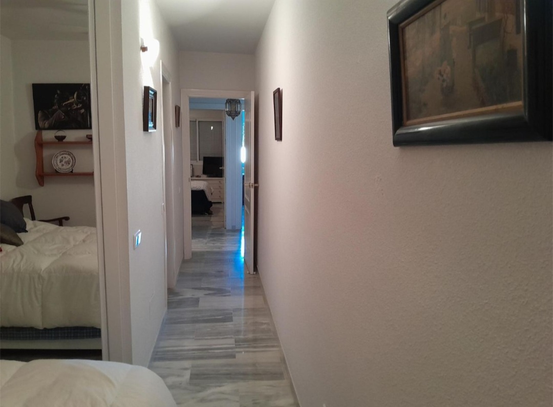 Vivienda en urbanización privada con piscina, garaje y excelentes vistas al mar y montaña