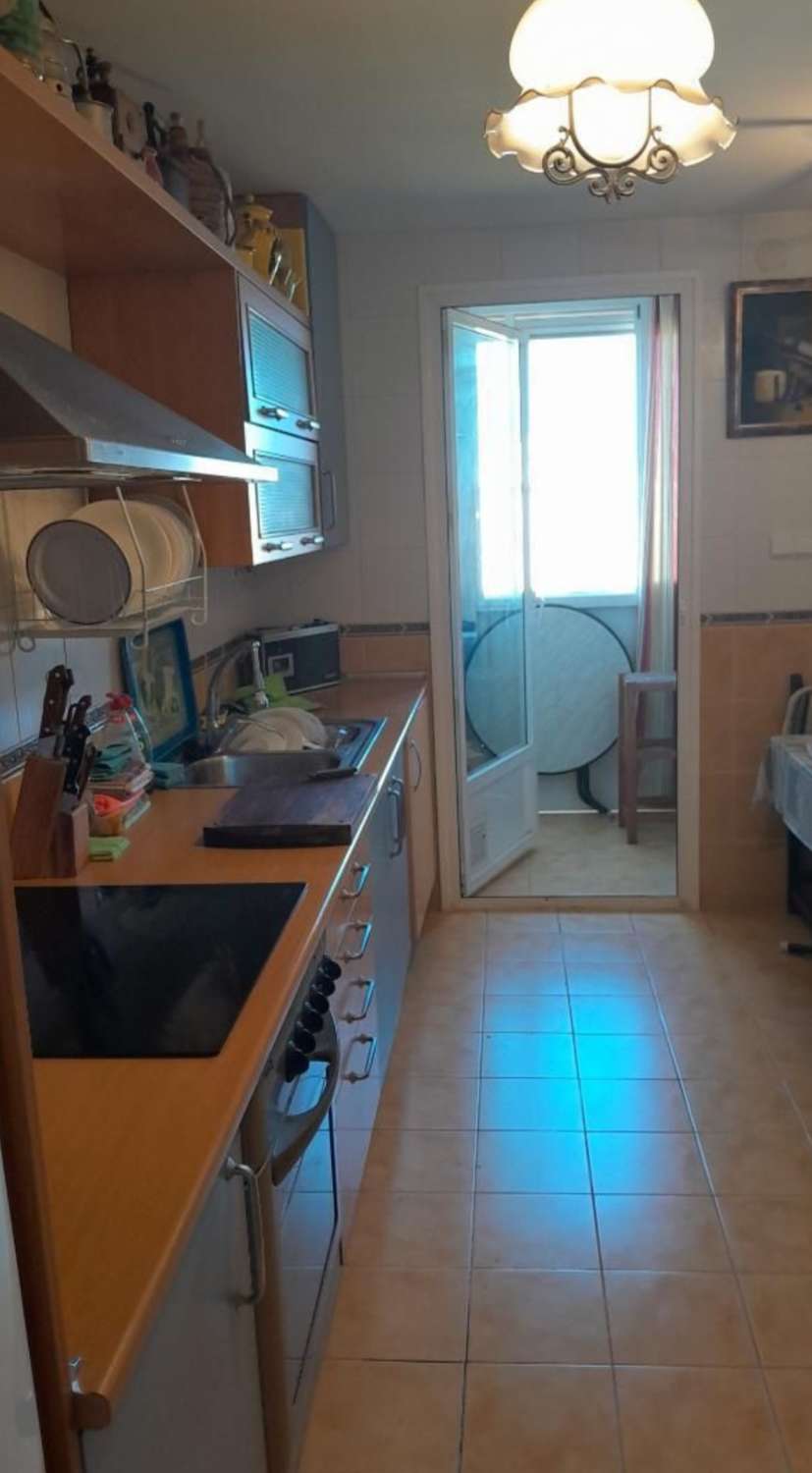 Vivienda en urbanización privada con piscina, garaje y excelentes vistas al mar y montaña