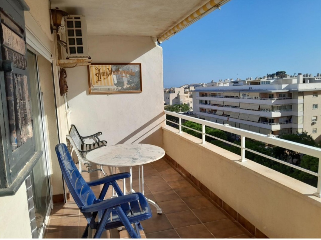 Vivienda en urbanización privada con piscina, garaje y excelentes vistas al mar y montaña