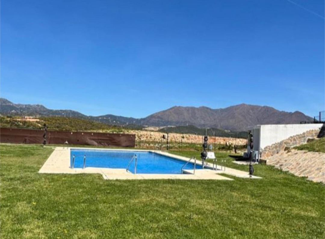Espectacular ático con vistas panorámicas al mar y la montaña en Hacienda de Casares