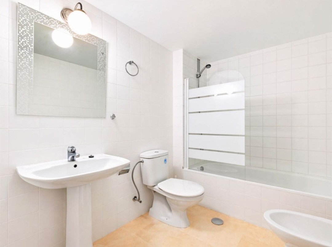 Espectacular piso de 3 dormitorios con licencia turística a 200 m de la playa – Fuengirola centro