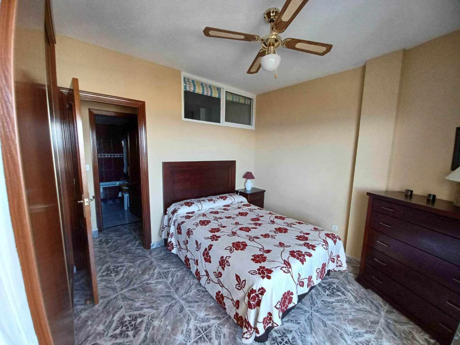 Apartamento en alquiler por temporadas en Torremolinos con vistas al mar