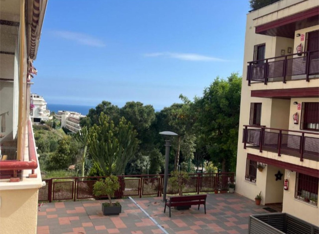 Piso en Añoreta Golf con terraza, vistas, garaje y piscina