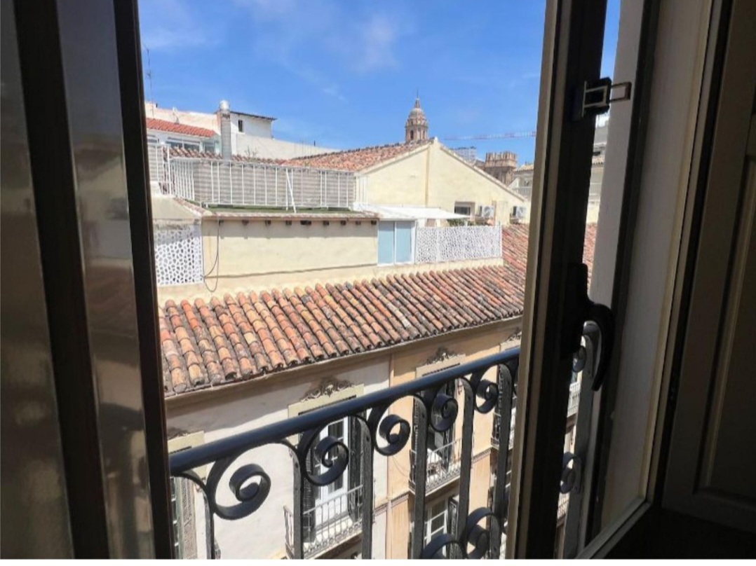 Precioso ático dúplex abuhardillado en pleno corazón del centro histórico de Málaga.