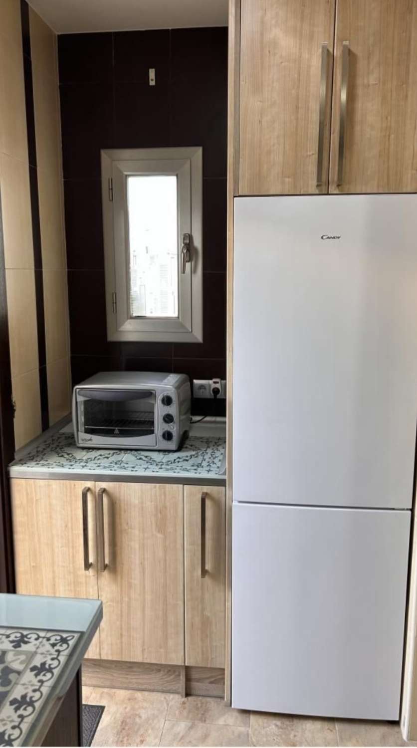 Se alquila apartamento de obra nueva en La Carihuela, Torremolinos (Málaga), ideal para una persona o una pareja como máximo