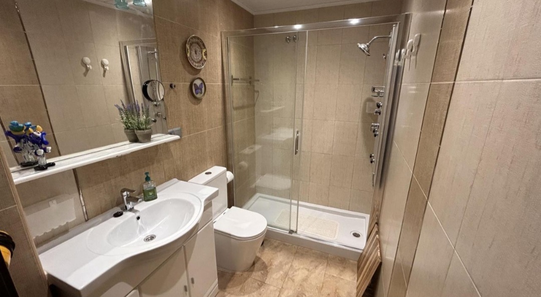 Se alquila apartamento de obra nueva en La Carihuela, Torremolinos (Málaga), ideal para una persona o una pareja como máximo