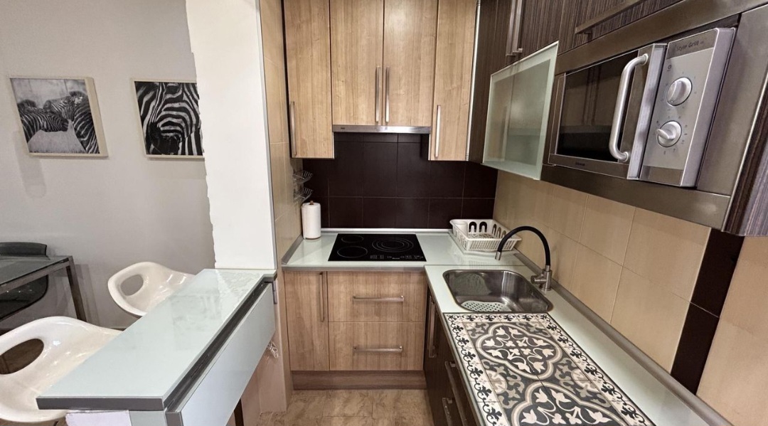 Se alquila apartamento de obra nueva en La Carihuela, Torremolinos (Málaga), ideal para una persona o una pareja como máximo