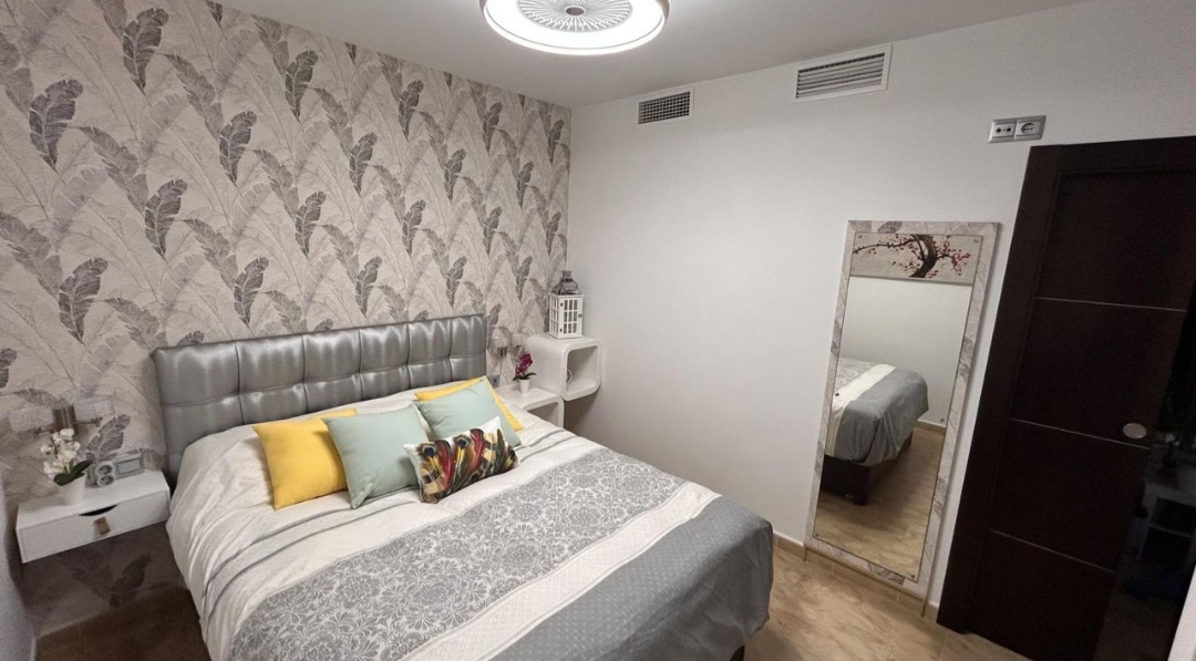 Se alquila apartamento de obra nueva en La Carihuela, Torremolinos (Málaga), ideal para una persona o una pareja como máximo