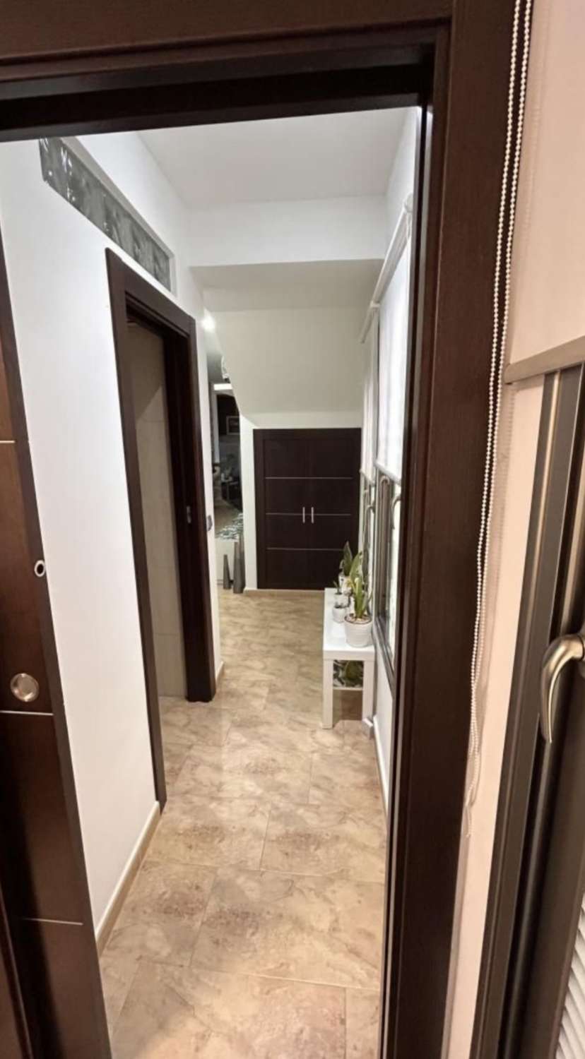 Se alquila apartamento de obra nueva en La Carihuela, Torremolinos (Málaga), ideal para una persona o una pareja como máximo