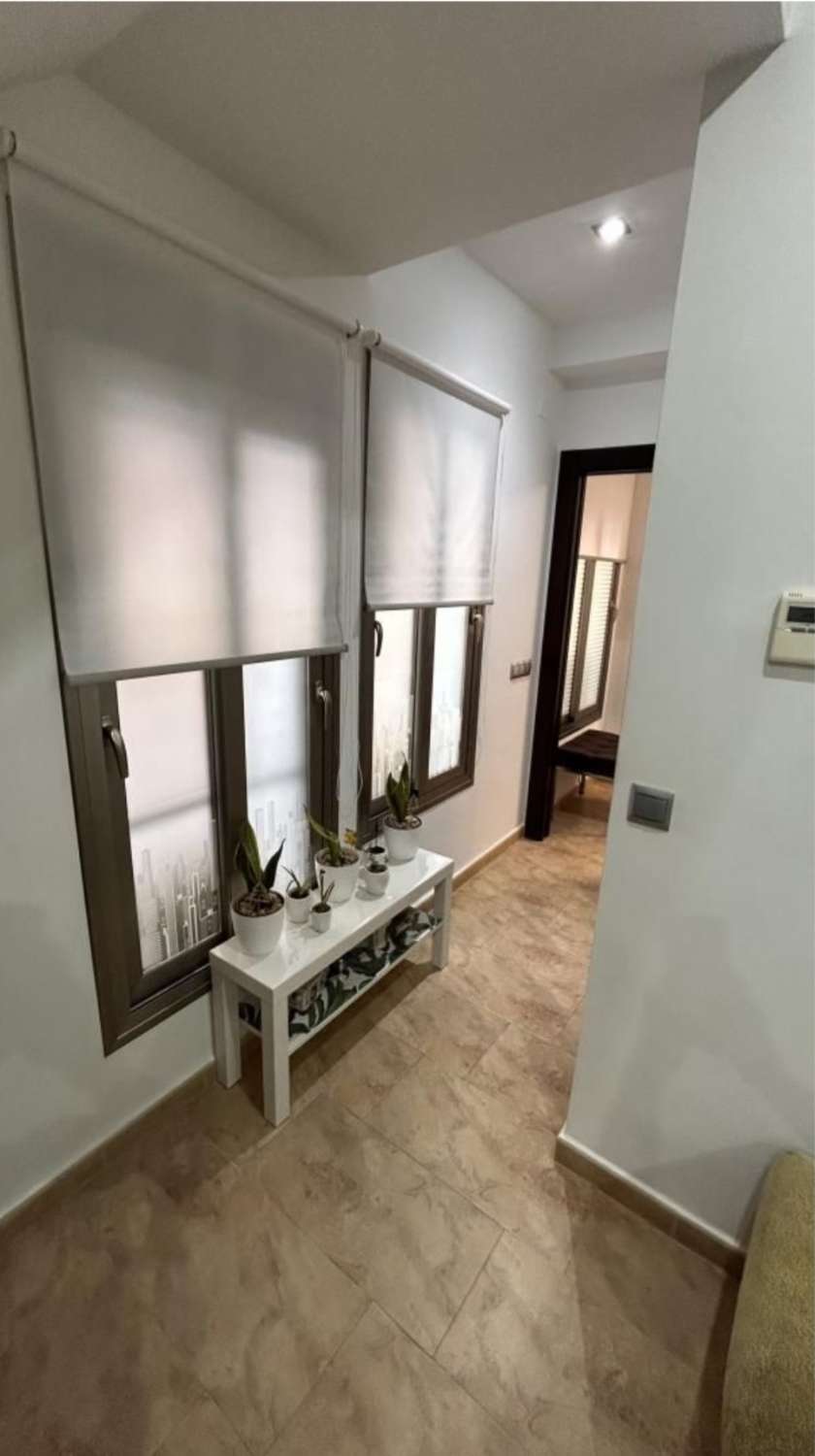 Se alquila apartamento de obra nueva en La Carihuela, Torremolinos (Málaga), ideal para una persona o una pareja como máximo