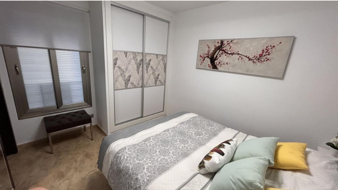 Se alquila apartamento de obra nueva en La Carihuela, Torremolinos (Málaga), ideal para una persona o una pareja como máximo
