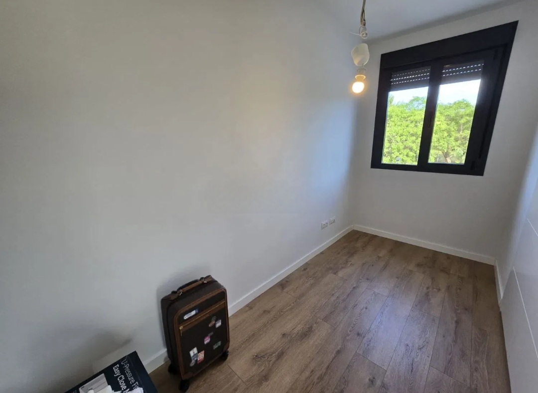 Pareado seminuevo en Alhaurin de la Torre con sótano, piscina y acabados impecables