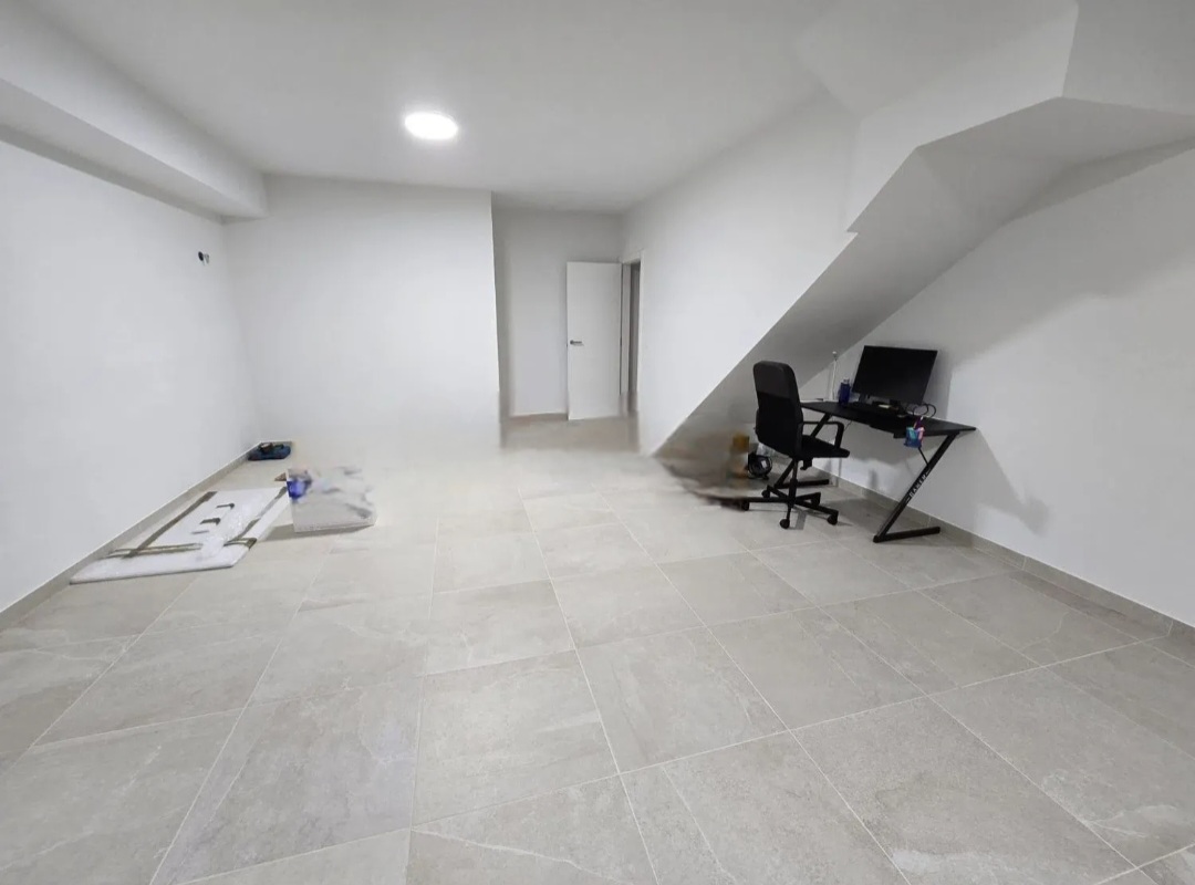 Pareado seminuevo en Alhaurin de la Torre con sótano, piscina y acabados impecables