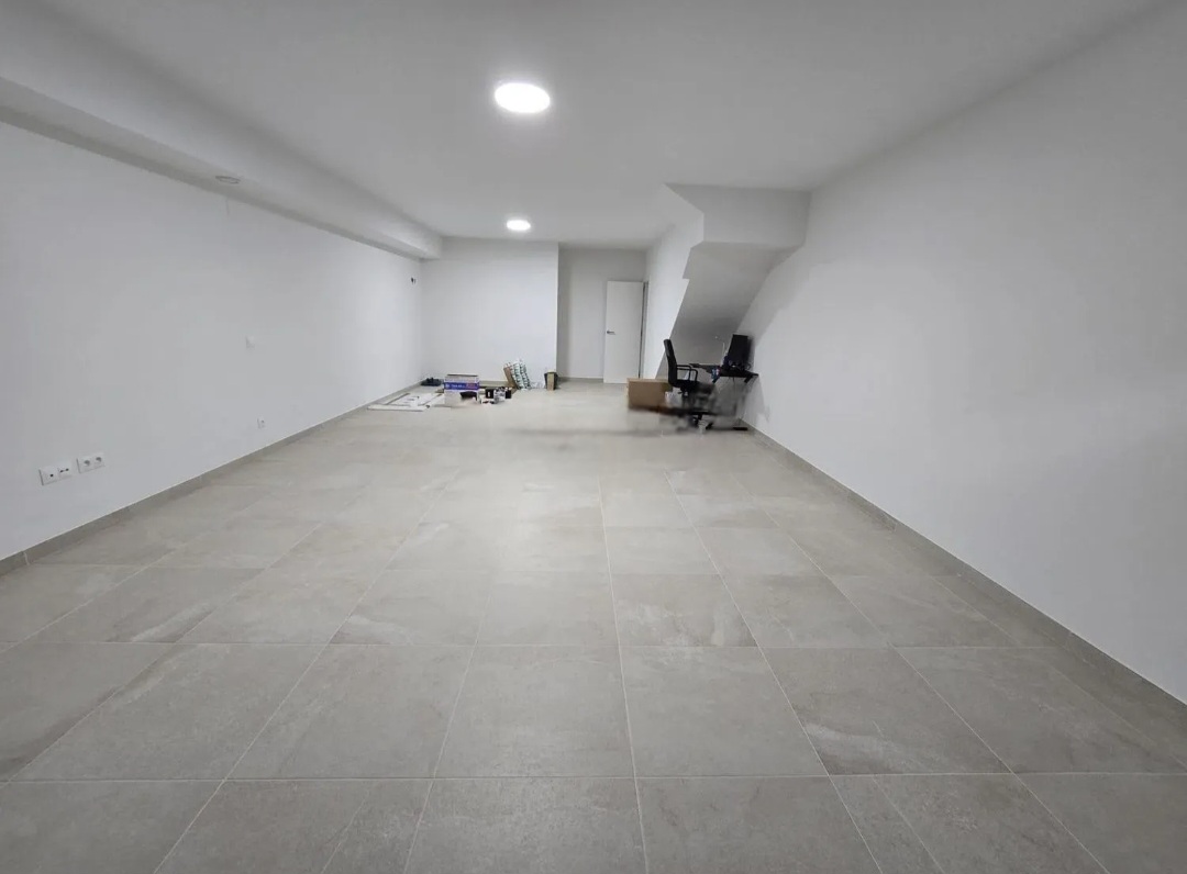 Pareado seminuevo en Alhaurin de la Torre con sótano, piscina y acabados impecables