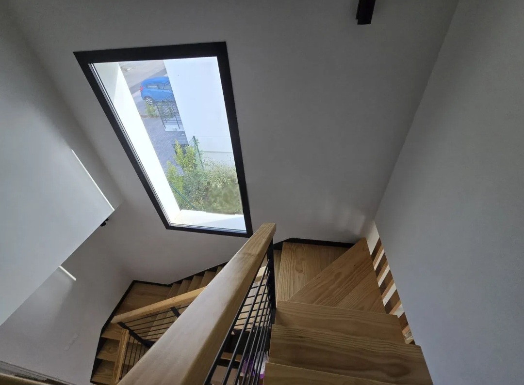 Pareado seminuevo en Alhaurin de la Torre con sótano, piscina y acabados impecables