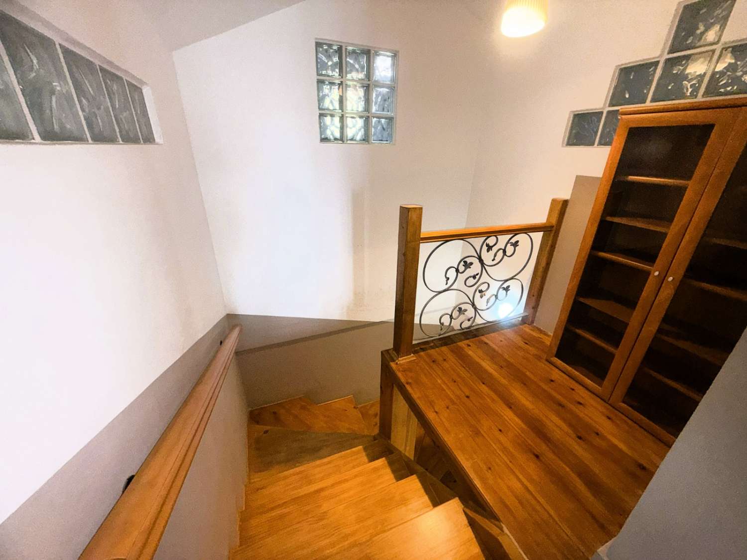 EXCLUSIVA VILLA CON IMPRESIONANTES VISTAS A LA BAHÍA DE MÁLAGA EN PINOS DE ALHAURÍN