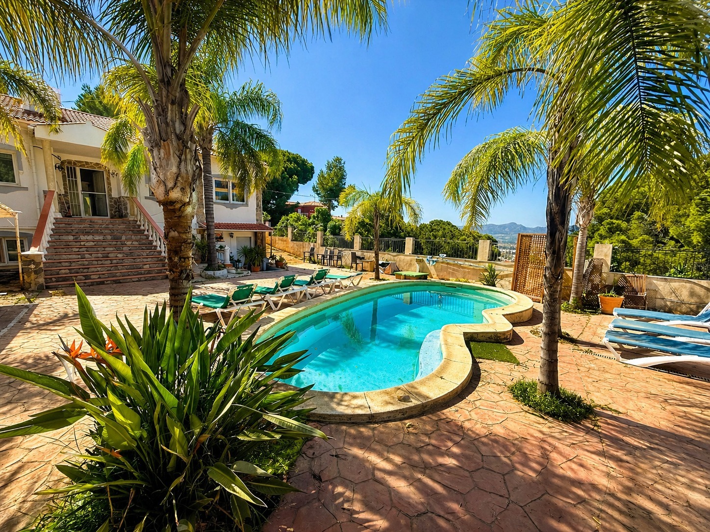 EXCLUSIVA VILLA CON IMPRESIONANTES VISTAS A LA BAHÍA DE MÁLAGA EN PINOS DE ALHAURÍN