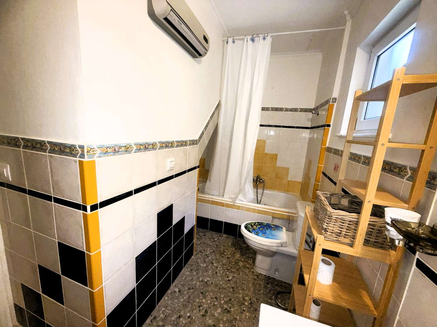 EXCLUSIVA VILLA CON IMPRESIONANTES VISTAS A LA BAHÍA DE MÁLAGA EN PINOS DE ALHAURÍN