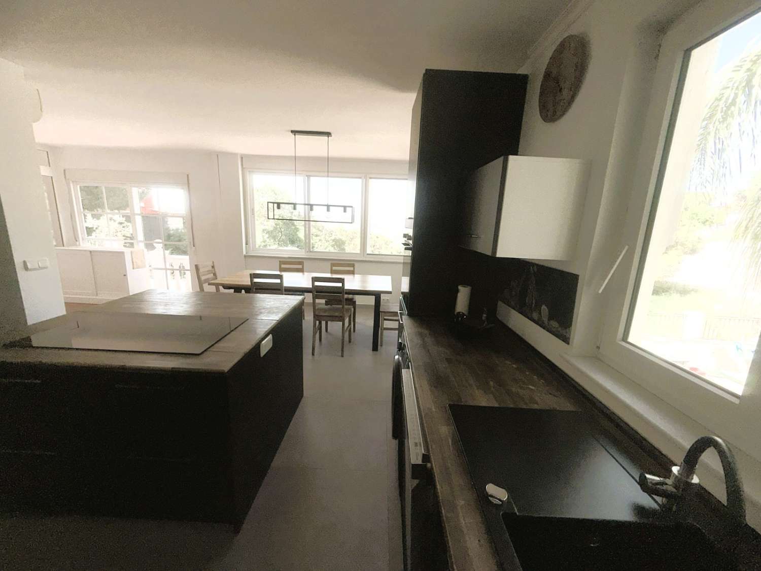 EXCLUSIVA VILLA CON IMPRESIONANTES VISTAS A LA BAHÍA DE MÁLAGA EN PINOS DE ALHAURÍN