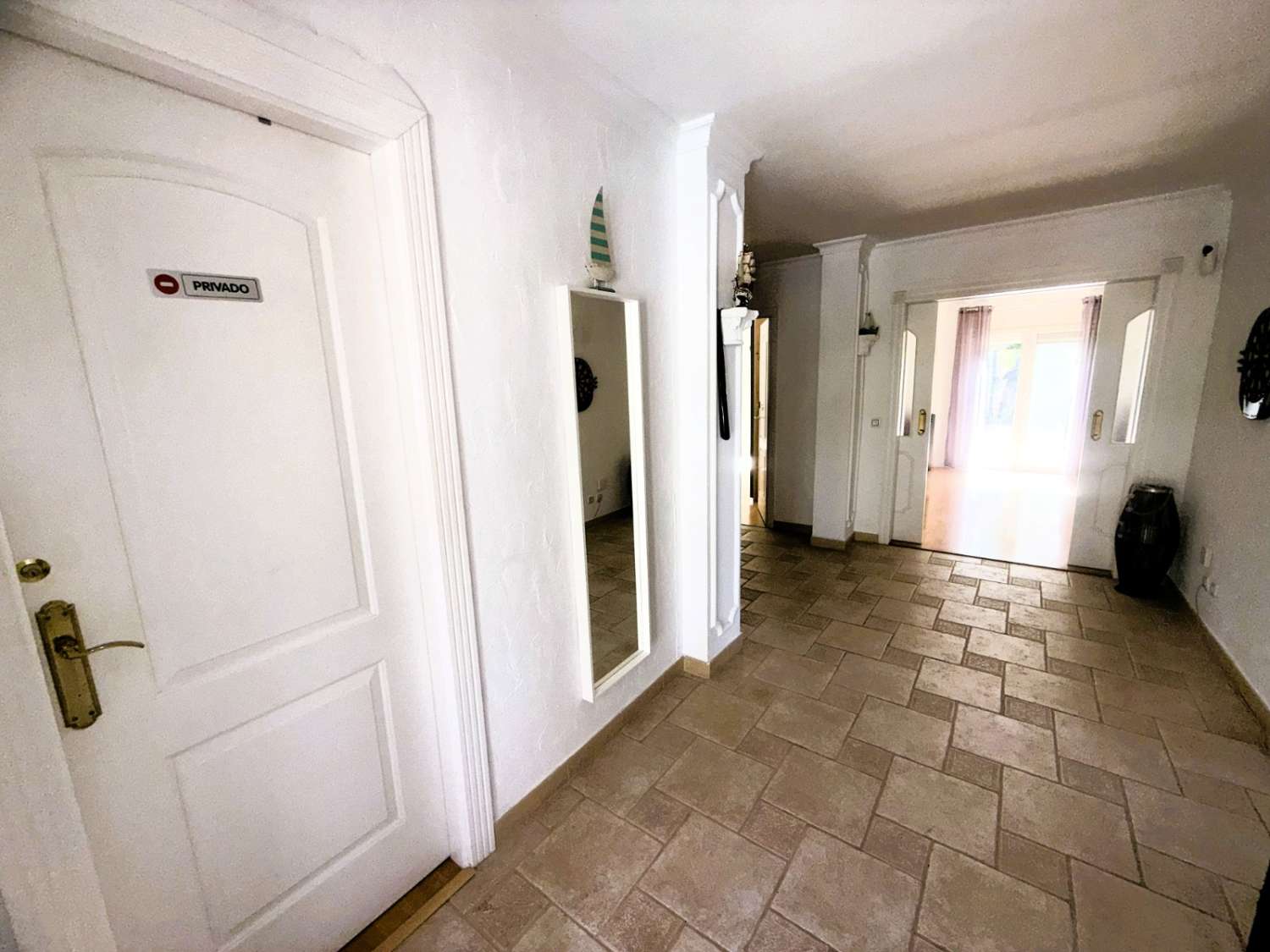 EXCLUSIVA VILLA CON IMPRESIONANTES VISTAS A LA BAHÍA DE MÁLAGA EN PINOS DE ALHAURÍN