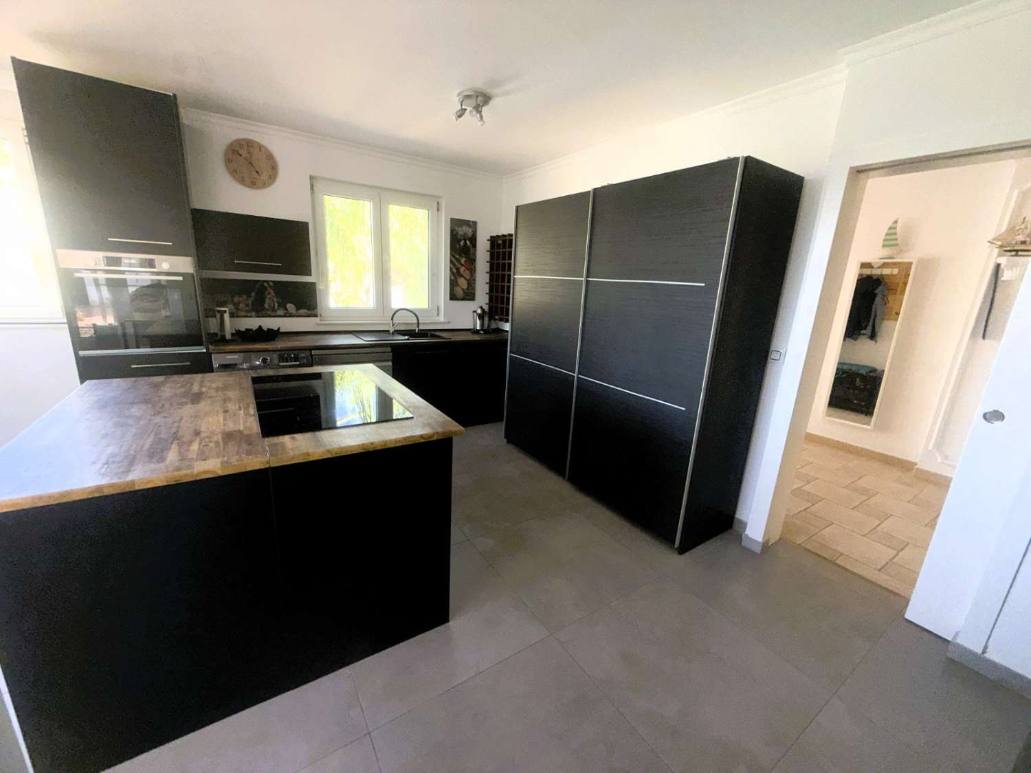 EXCLUSIVA VILLA CON IMPRESIONANTES VISTAS A LA BAHÍA DE MÁLAGA EN PINOS DE ALHAURÍN