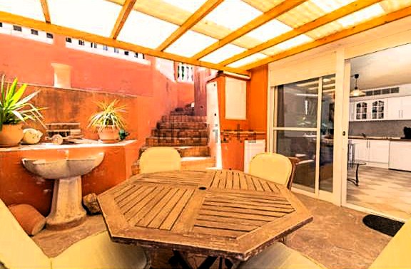EXCLUSIVA VILLA CON IMPRESIONANTES VISTAS A LA BAHÍA DE MÁLAGA EN PINOS DE ALHAURÍN