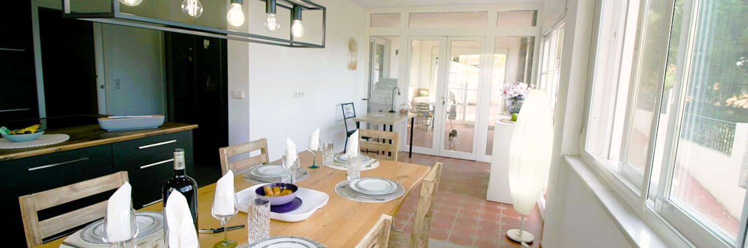 EXCLUSIVA VILLA CON IMPRESIONANTES VISTAS A LA BAHÍA DE MÁLAGA EN PINOS DE ALHAURÍN