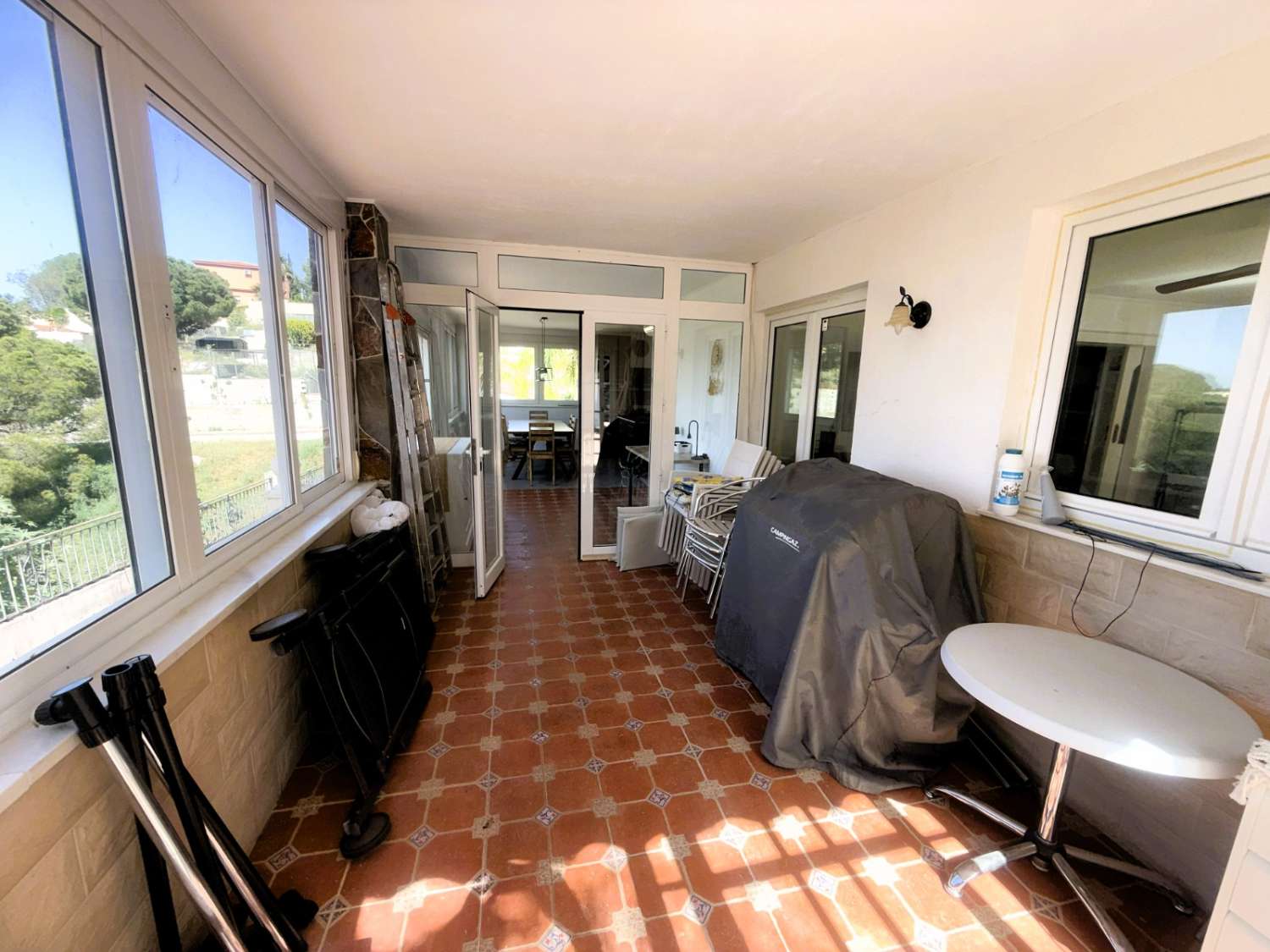 EXCLUSIVA VILLA CON IMPRESIONANTES VISTAS A LA BAHÍA DE MÁLAGA EN PINOS DE ALHAURÍN