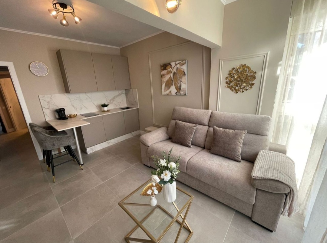FANTÁSTICO APARTAMENTO REFORMADO EN BENALMÁDENA COSTA A SOLO 450 METROS DE LA PLAYA Y PUERTO MARINA