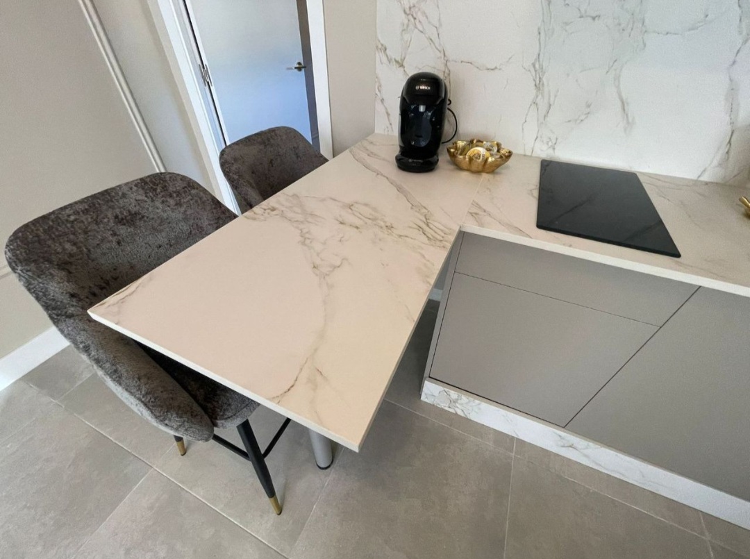 FANTÁSTICO APARTAMENTO REFORMADO EN BENALMÁDENA COSTA A SOLO 450 METROS DE LA PLAYA Y PUERTO MARINA