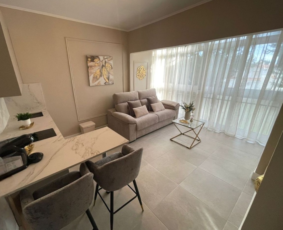 FANTÁSTICO APARTAMENTO REFORMADO EN BENALMÁDENA COSTA A SOLO 450 METROS DE LA PLAYA Y PUERTO MARINA