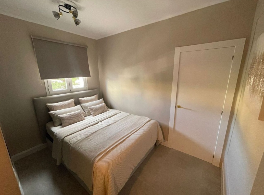 FANTÁSTICO APARTAMENTO REFORMADO EN BENALMÁDENA COSTA A SOLO 450 METROS DE LA PLAYA Y PUERTO MARINA