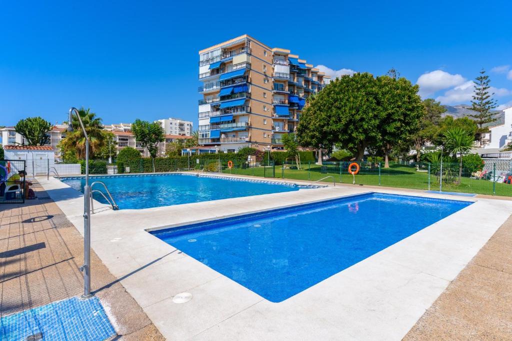 FANTÁSTICO APARTAMENTO REFORMADO EN BENALMÁDENA COSTA A SOLO 450 METROS DE LA PLAYA Y PUERTO MARINA