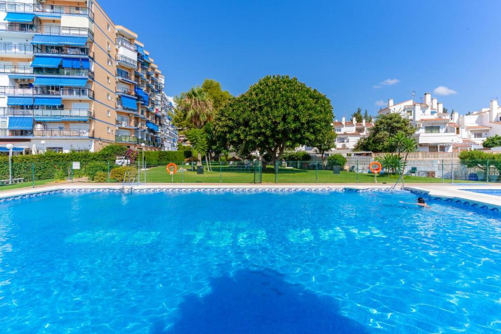 FANTÁSTICO APARTAMENTO REFORMADO EN BENALMÁDENA COSTA A SOLO 450 METROS DE LA PLAYA Y PUERTO MARINA