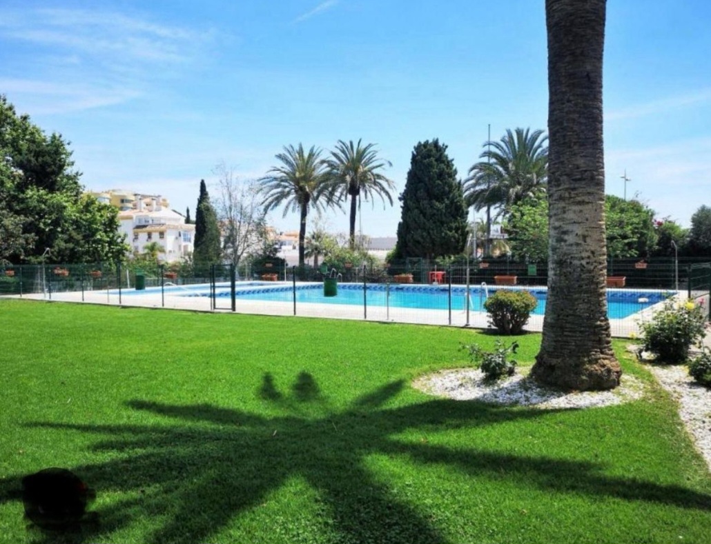 FANTÁSTICO APARTAMENTO REFORMADO EN BENALMÁDENA COSTA A SOLO 450 METROS DE LA PLAYA Y PUERTO MARINA