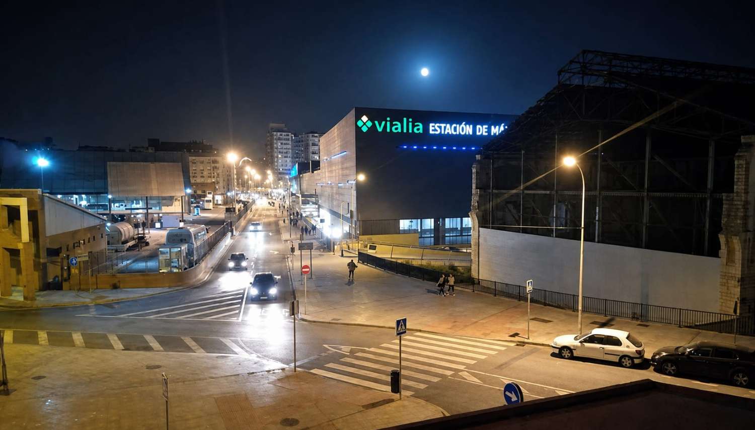 Piso reformado de 2 dormitorios frente a Vialia, con ascensor, despacho y una sorprendente tranquilidad en pleno centro de Málaga