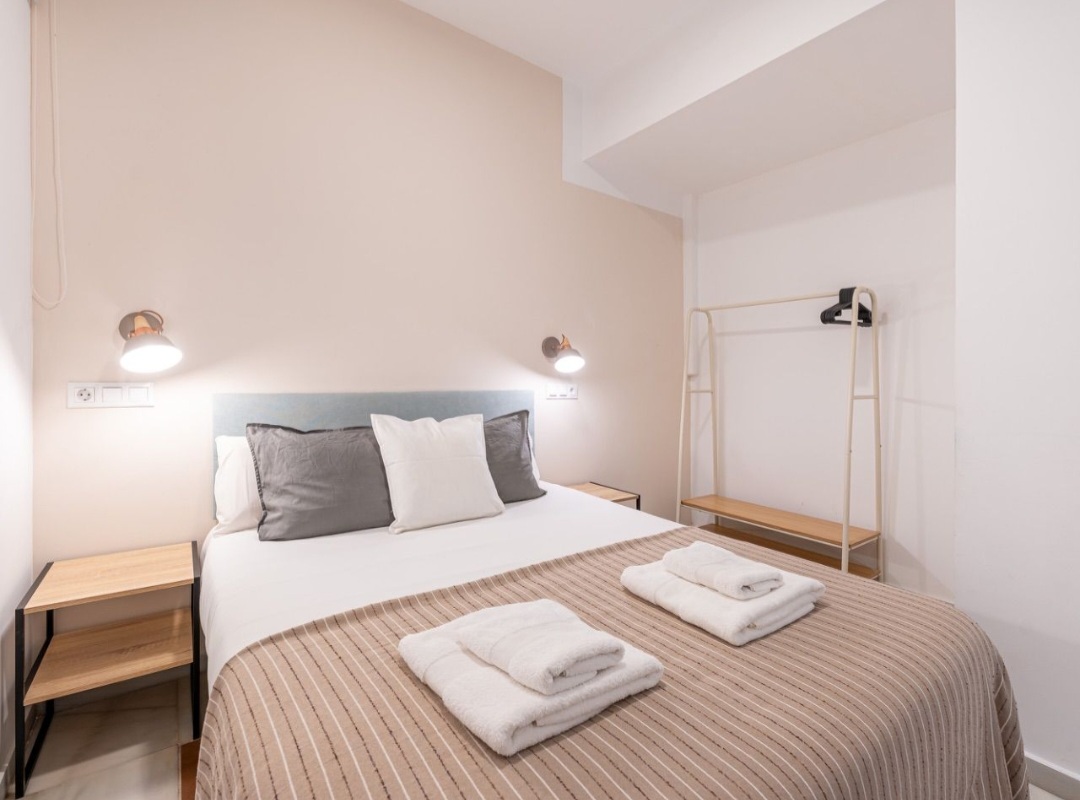 Vivienda reformada con licencia turística a 300 m de La Carihuela