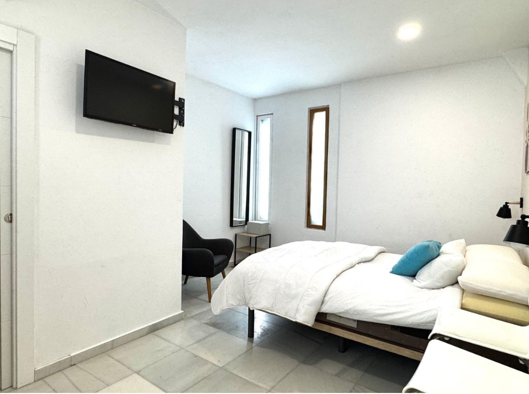 Vivienda reformada con licencia turística a 300 m de La Carihuela