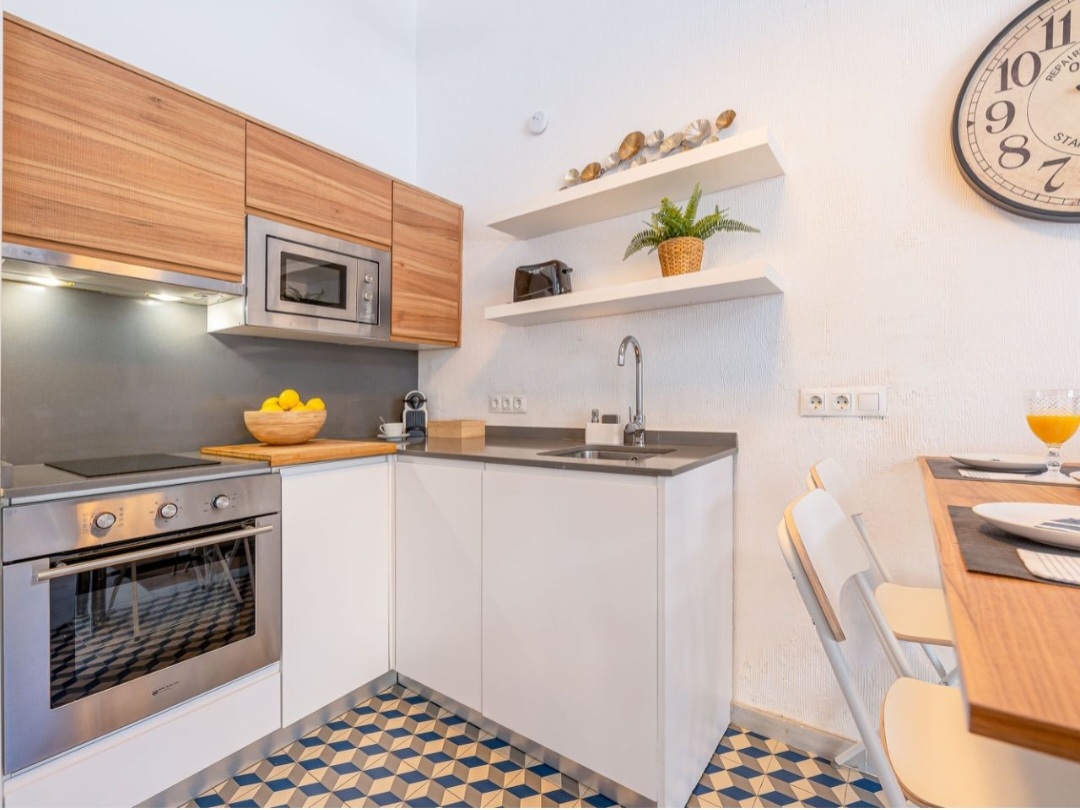 Vivienda reformada con licencia turística a 300 m de La Carihuela
