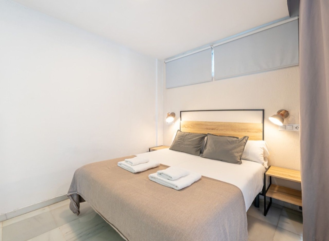 Vivienda reformada con licencia turística a 300 m de La Carihuela