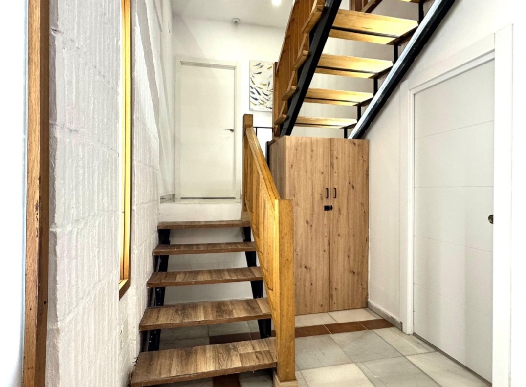 Vivienda reformada con licencia turística a 300 m de La Carihuela