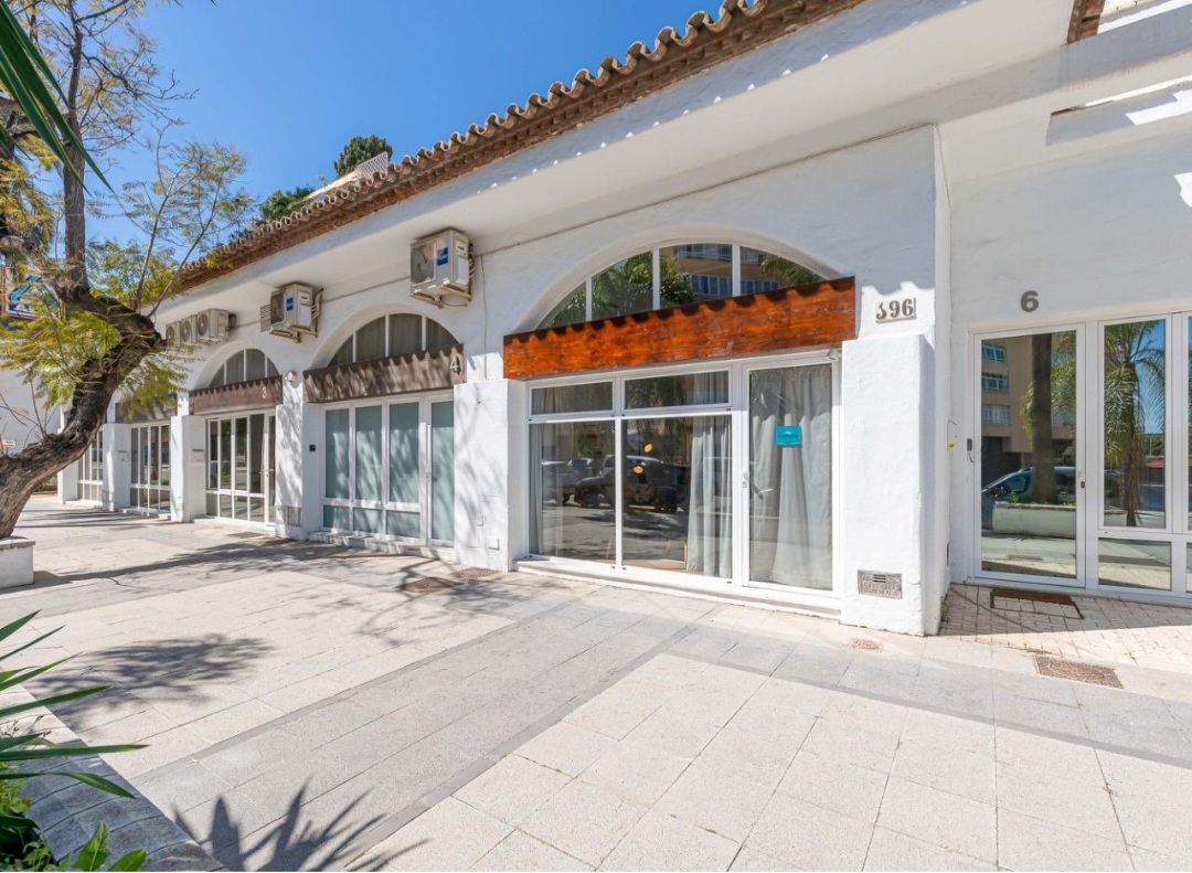 Vivienda reformada con licencia turística a 300 m de La Carihuela