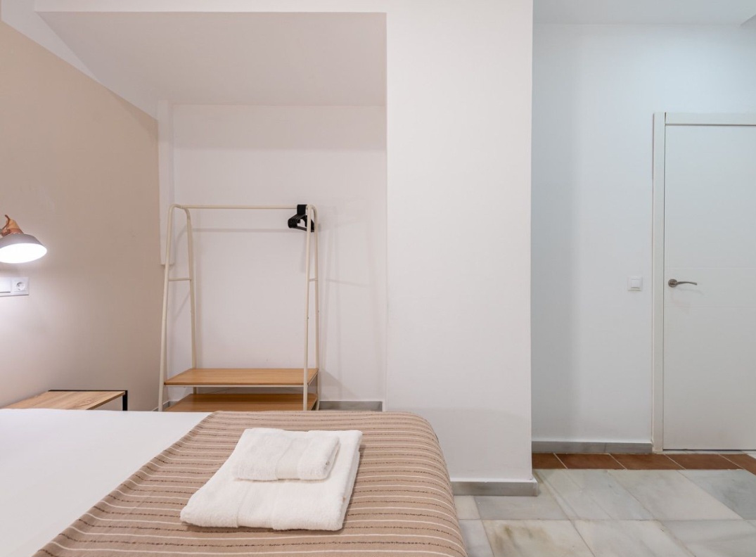 Vivienda reformada con licencia turística a 300 m de La Carihuela